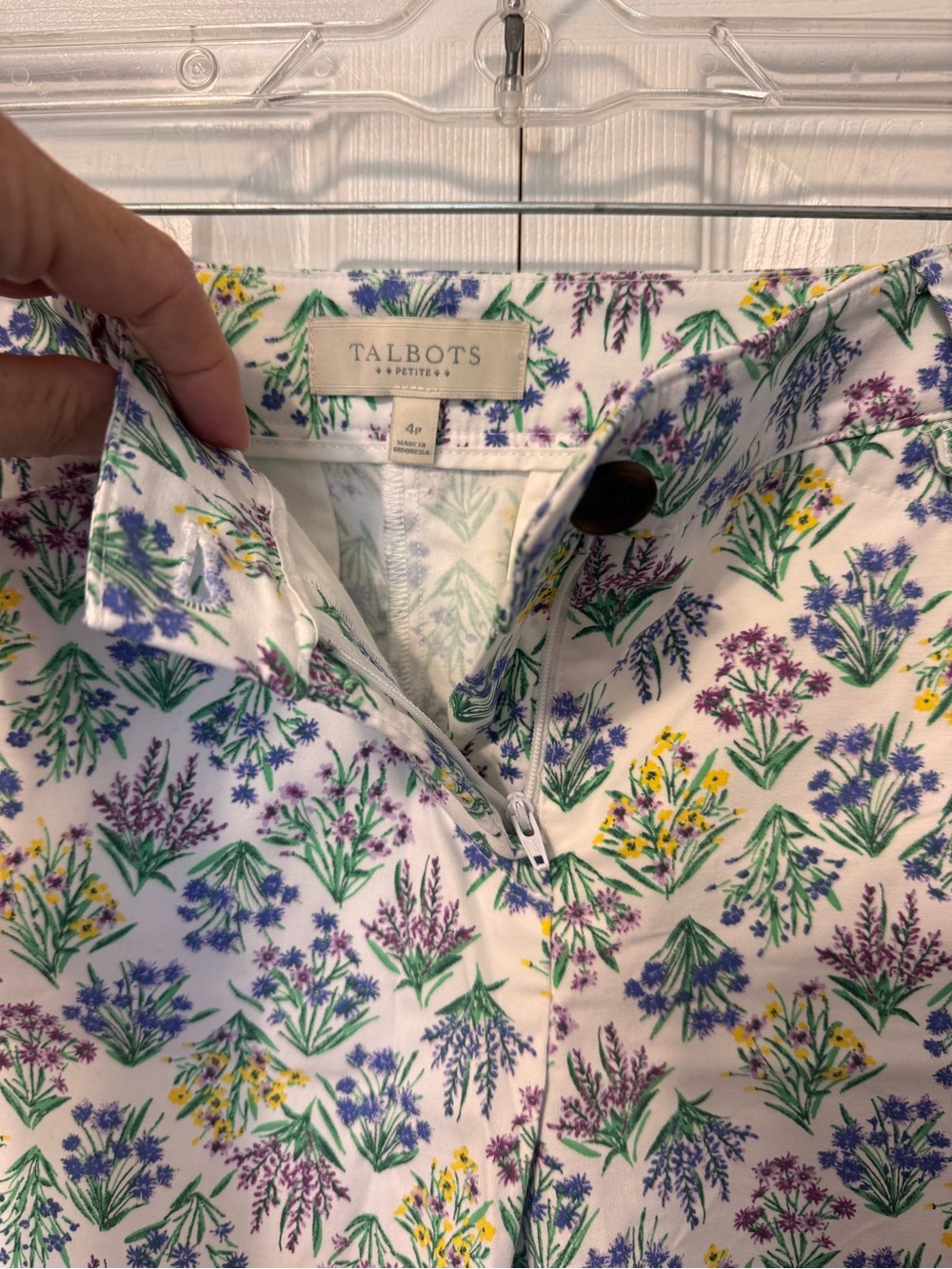 Talbots White Floral Print Shorts with Purple, Green & Yellow Wildflowers Sz 4P - Picture 4 of 14